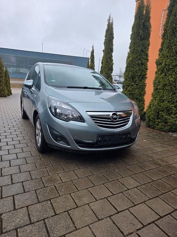 Gebraucht Opel Meriva Design Edition 120 PS (88 kW) 2010 Silber Van / Kleinbus