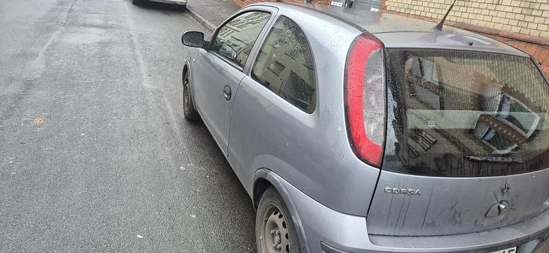 Używany Opel Corsa 58 KM (42 kW) 2006 Szary Hatchback