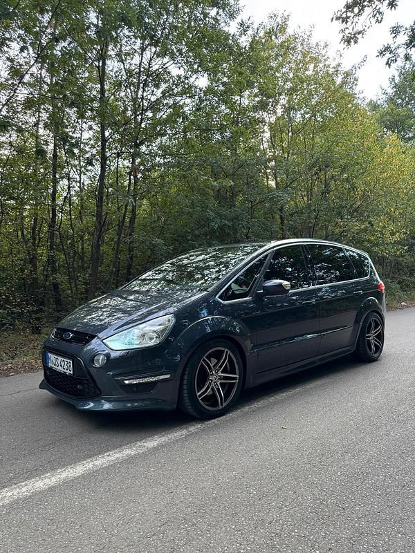 Grau Gebraucht 2014 Ford S-MAX S Van / Kleinbus | 9.100 € (Fairer Preis) - Bild 1/4
