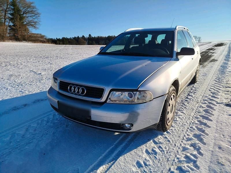 Silber Gebraucht 2001 Audi A4 Kombi | 1.200 € (Guter Preis) - Bild 1/4