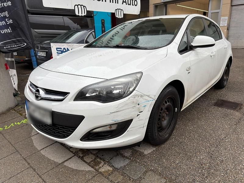 Gebraucht Opel Astra 101 PS (74 kW) 2013 Weiß Kleinwagen