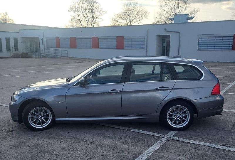 Gebraucht BMW 318 184 PS (135 kW) 2012 Silber Kombi