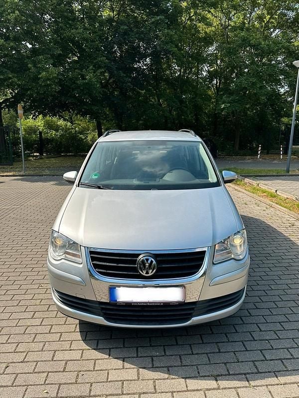 Silber Gebraucht 2010 VW Touran Van / Kleinbus | 3.650 € (Guter Preis) - Bild 1/4