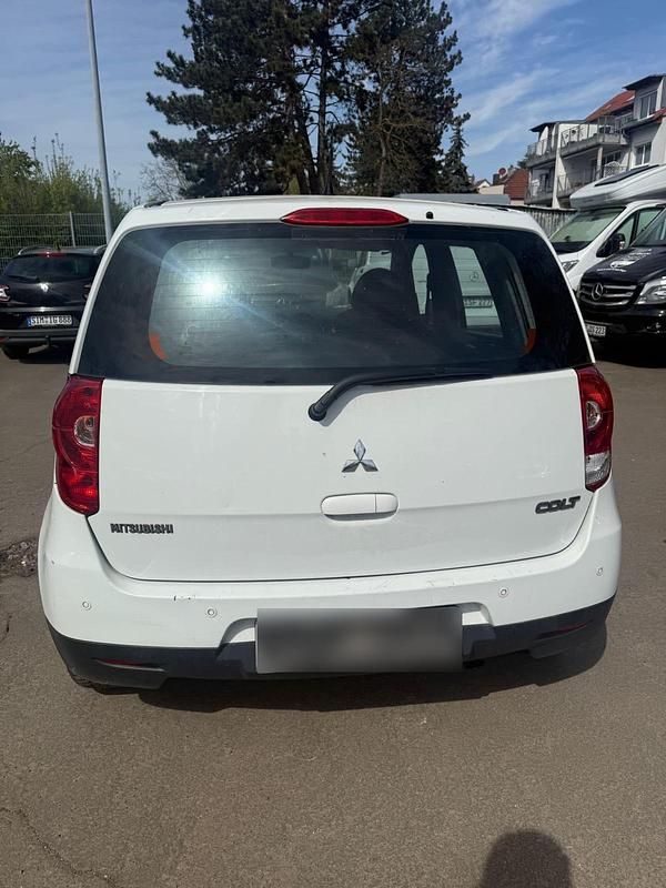 Gebraucht Mitsubishi Colt 95 PS (69 kW) 2011 Weiß Kleinwagen