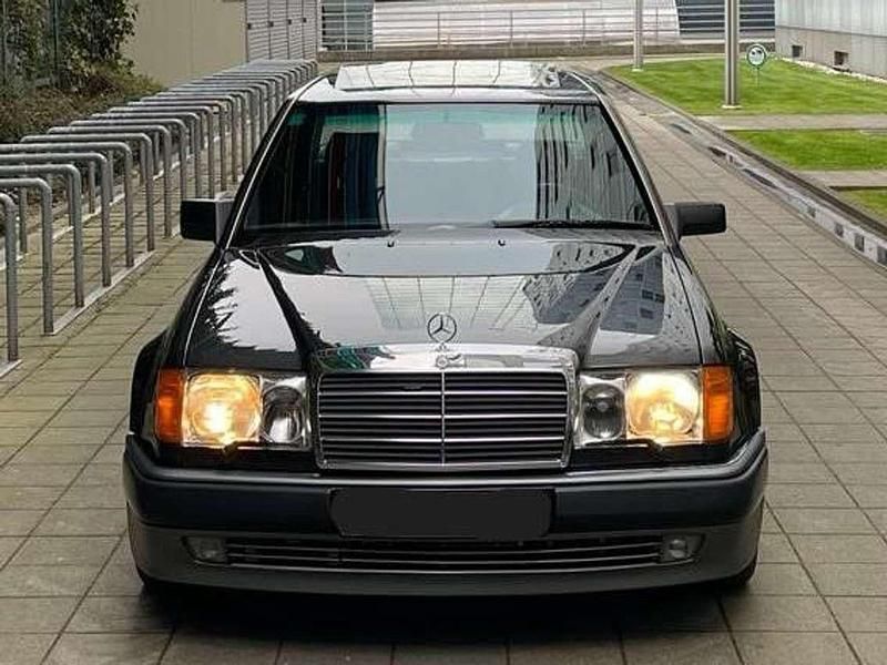 Schwarz Gebraucht 1991 Mercedes E500 Limousine | 63.000 € - Bild 1/4