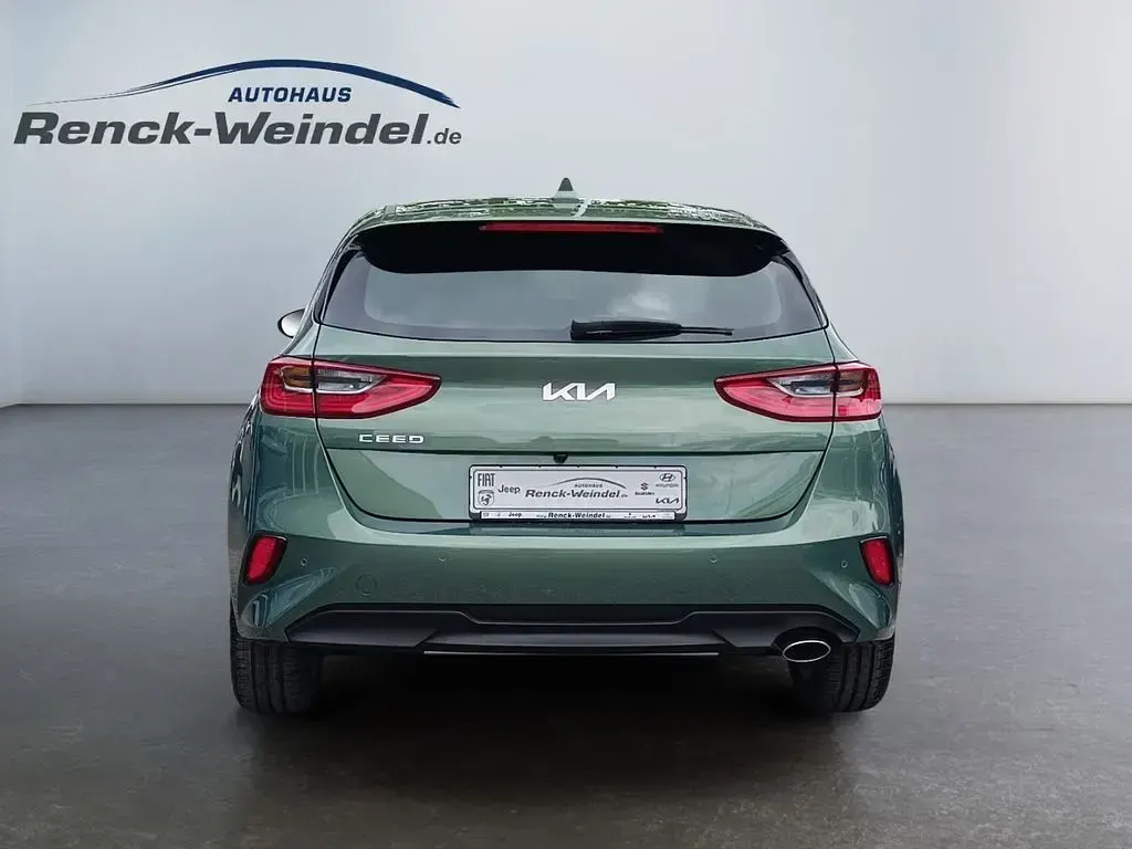 Neu Kia Ceed Vision 140 PS (102 kW) 2025 Grün Kleinwagen