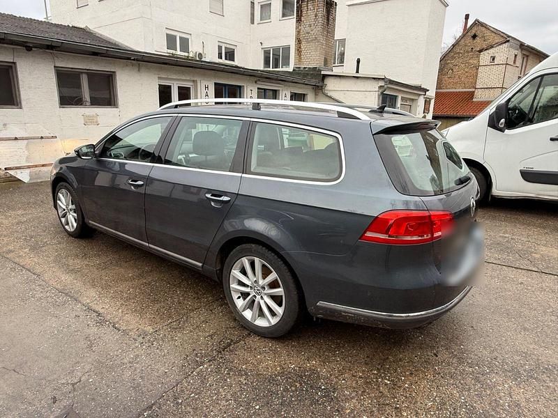 Gebraucht VW Passat Highline 160 PS (117 kW) 2011 Grau Kombi