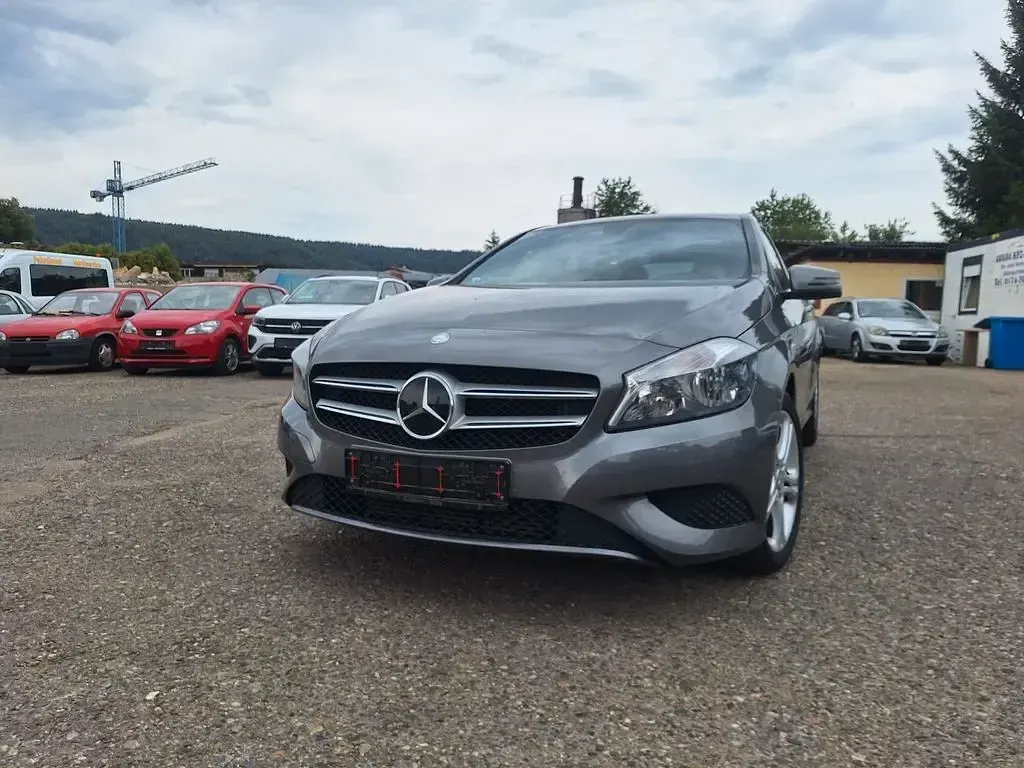 Gebraucht Mercedes A180 122 PS (89 kW) 2012 Grau Kleinwagen