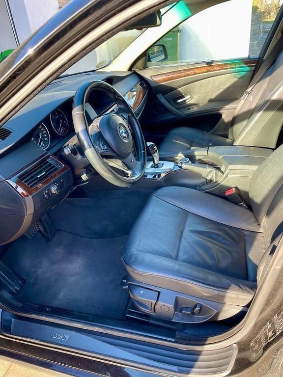 Gebraucht BMW 525 197 PS (144 kW) 2007 Schwarz Kombi