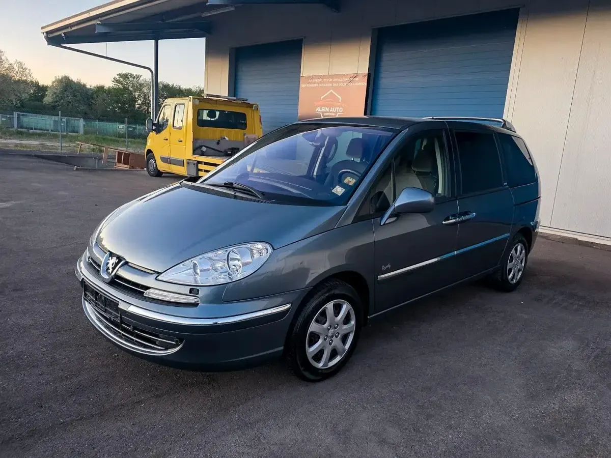 Gebraucht Peugeot 807 Premium 136 PS (100 kW) 2011 Grau Van / Kleinbus