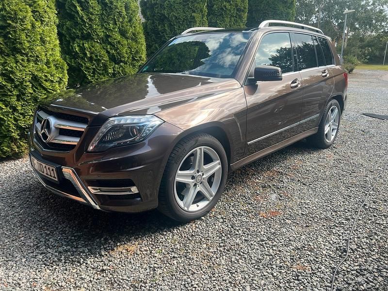 Braun Gebraucht 2015 Mercedes GLK220 SUV | 17.900 € (Fairer Preis) - Bild 1/4