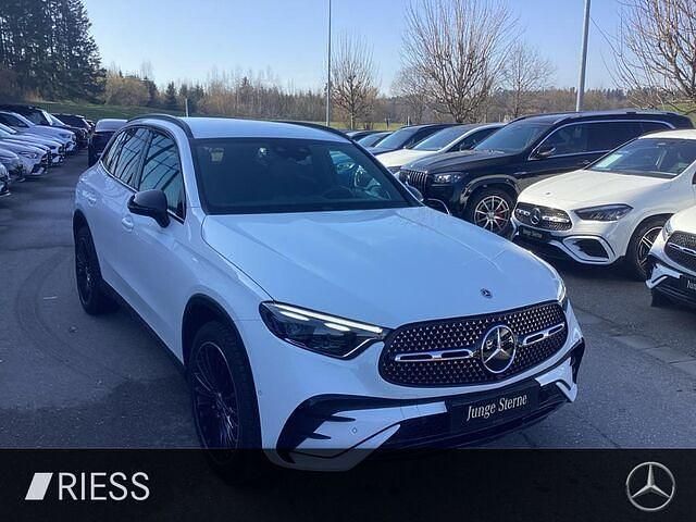 Gebraucht Mercedes GLC220 Night 197 PS (144 kW) 2024 Weiss SUV