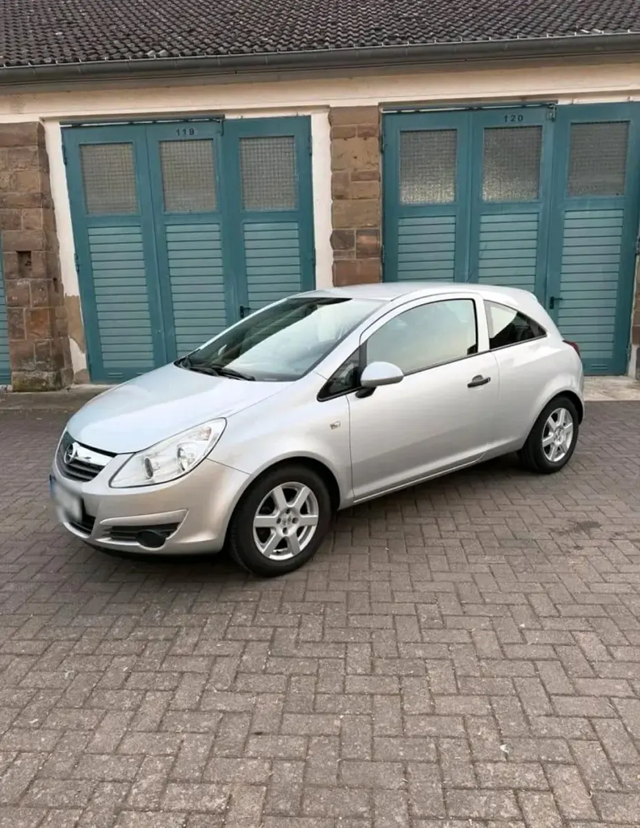 Usado Opel Corsa 80 HP (58 kW) 2009 Prateado Citadino