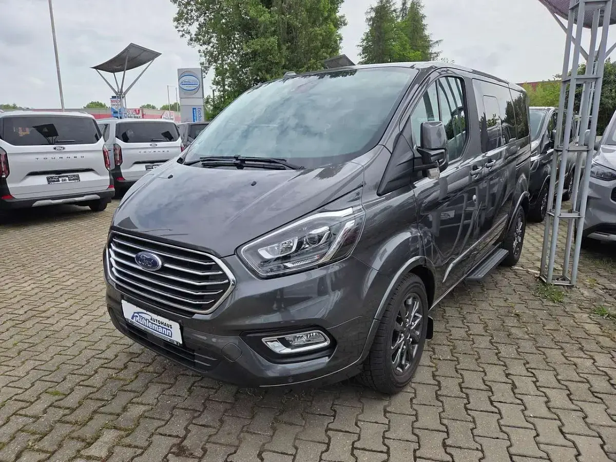 Gebraucht Ford Tourneo Titanium X 185 PS (136 kW) 2022 Magneticgrau (metallic) Van / Kleinbus