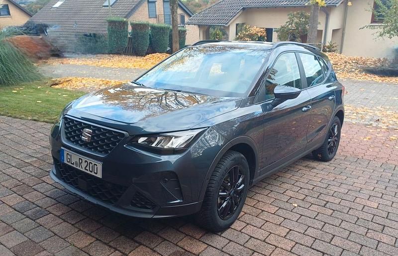 Grau Gebraucht 2024 Seat Arona Style SUV | 18.900 € (Superpreis) - Bild 1/4