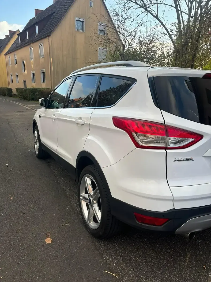 Gebraucht Ford Kuga 150 PS (110 kW) 2015 Weiß SUV