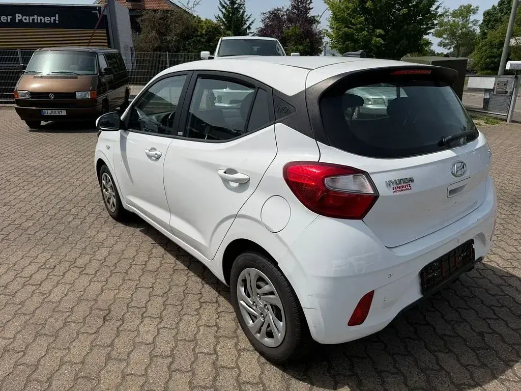 Gebraucht Hyundai i10 Select 67 PS (49 kW) 2021 Weiß Kleinwagen