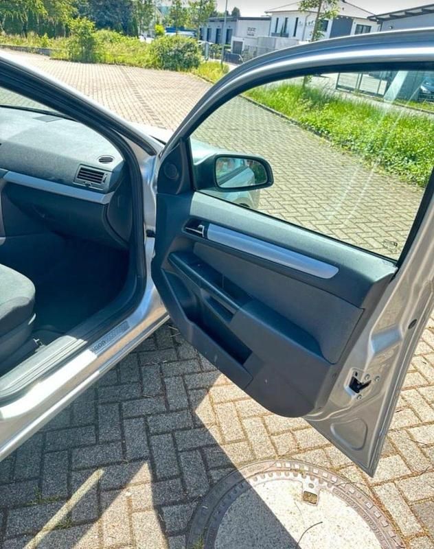 Gebraucht Opel Astra 105 PS (77 kW) 2005 Silber Kombi