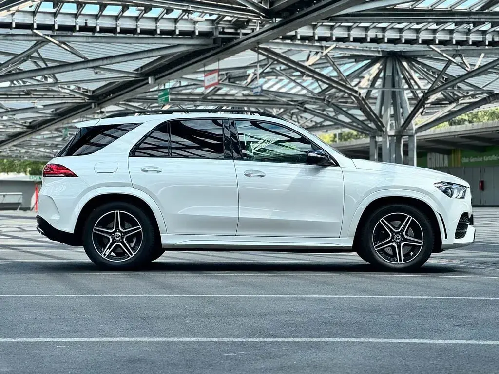 Gebraucht Mercedes GLE400 AMG line 330 PS (242 kW) 2019 Weiß SUV