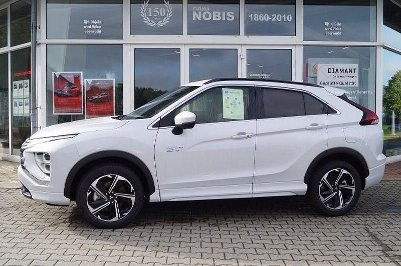 Titanweiß Gebraucht 2025 Mitsubishi Eclipse Cross Select SUV | 35.980 € - Bild 1/4
