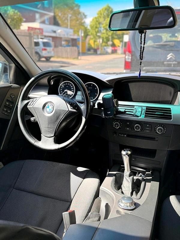 Second-hand BMW 525 177 CP (130 kW) 2004 Negru Berlinǎ