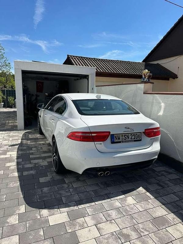 Gebraucht 2017 Jaguar XE Pure Limousine | 14.500 € (Fairer Preis) - Bild 1/4