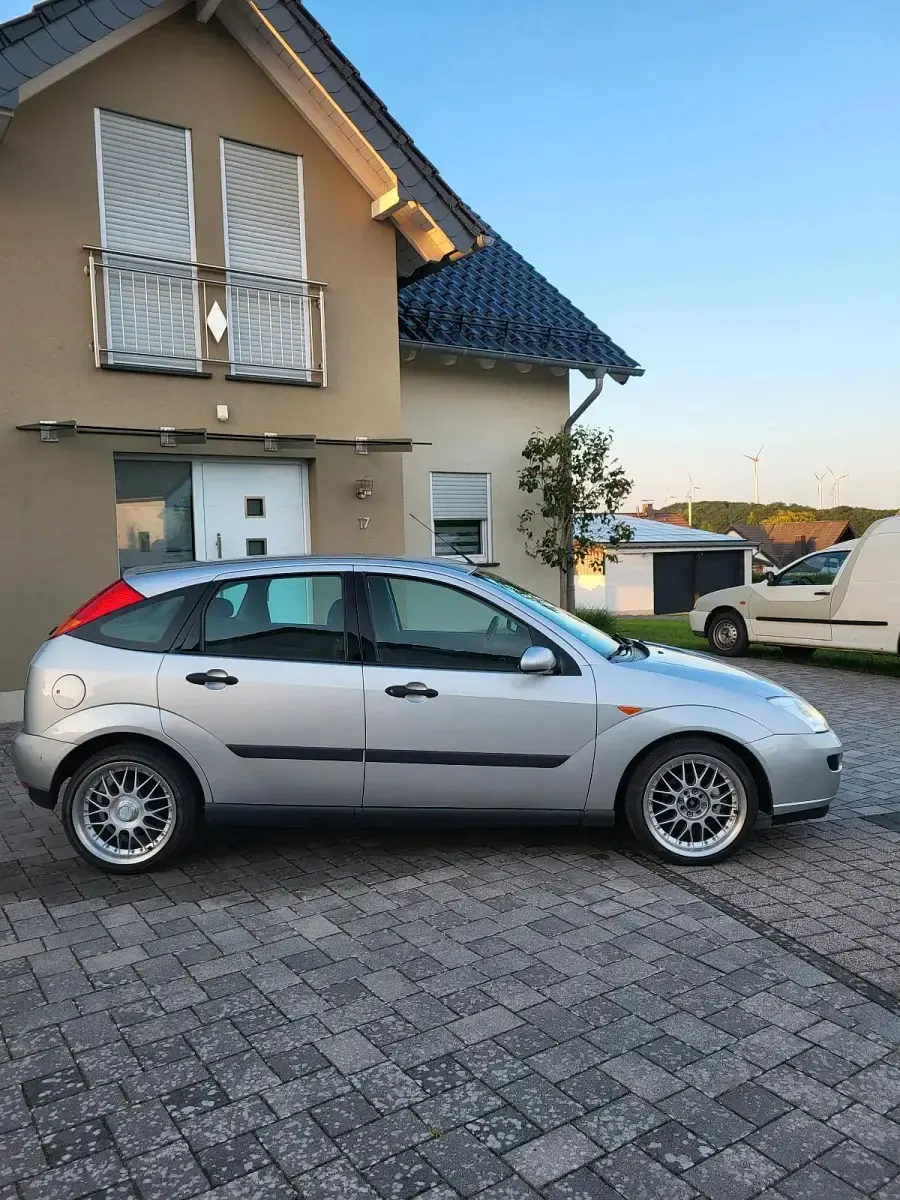 Gebraucht Ford Focus 131 PS (96 kW) 1999 Silber Kleinwagen