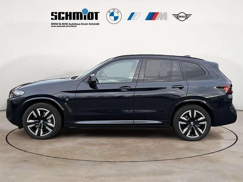 Gebraucht BMW iX3 210 kW (286 PS) 2023 M carbonschwarz SUV