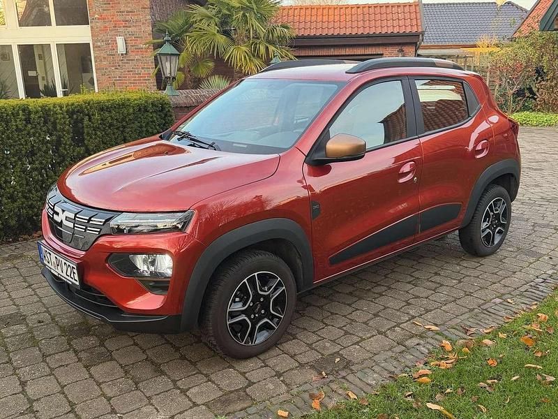 Rot Gebraucht 2023 Dacia Spring Essentiel Kleinwagen | 10.900 € (Superpreis) - Bild 1/4