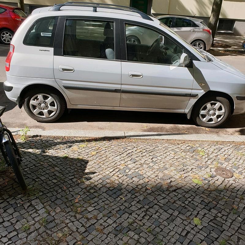 Grau Gebraucht 2006 Hyundai Matrix Van / Kleinbus | 2.600 € (Fairer Preis) - Bild 1/2