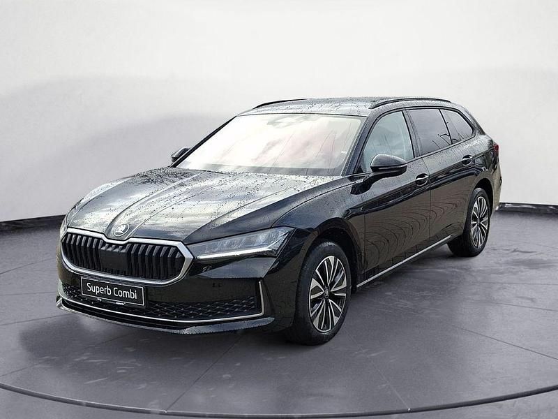 Neu Skoda Superb Selection 150 PS (110 kW) 2026 Grau Kombi