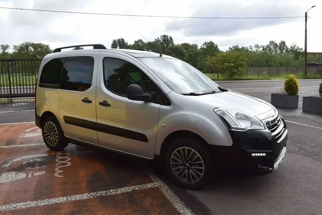 Gebraucht Peugeot Partner Outdoor 120 PS (88 kW) 2017 Silber Van / Kleinbus