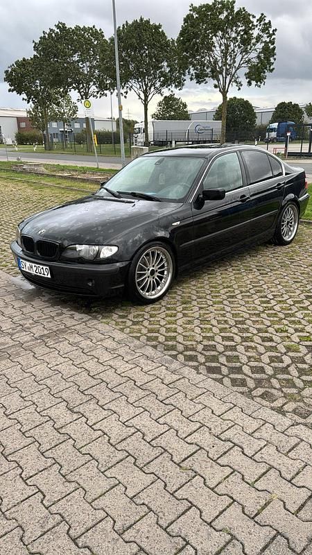 Schwarz Gebraucht 2005 BMW 318 Limousine | 1.200 € (Guter Preis) - Bild 1/4