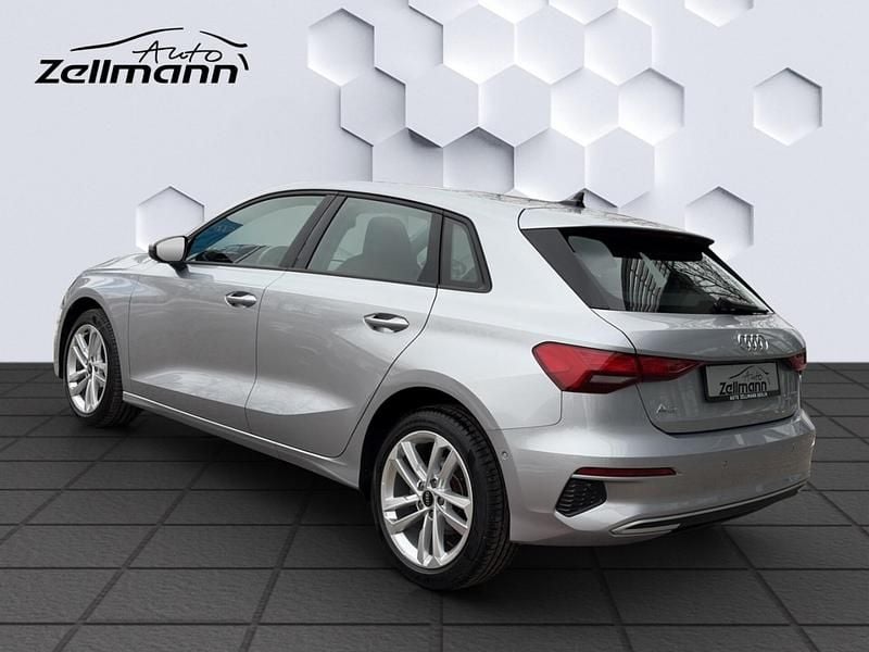 Second-hand Audi A3 Advanced Plus 150 CP (110 kW) 2023 Argintiu Berlinǎ