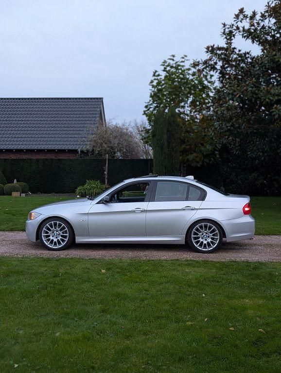 Silber Gebraucht 2006 BMW 320 Comfort Edition Limousine | 9.999 € - Bild 1/4