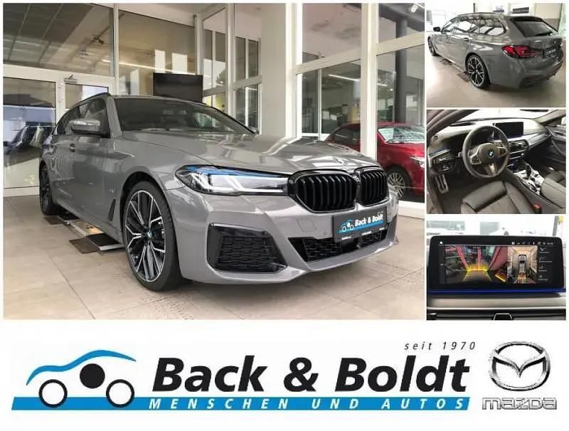 Berninagrau bernsteineffekt Gebraucht 2021 BMW 540 Shadowline Kombi | 37.450 € - Bild 1/4