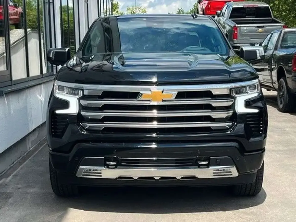 Neu Chevrolet Silverado 309 PS (227 kW) 2026 Schwarz SUV