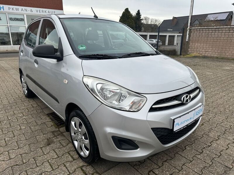 Silber Gebraucht 2013 Hyundai i10 Edition Kleinwagen | 4.490 € (Etwas zu teuer) - Bild 1/4