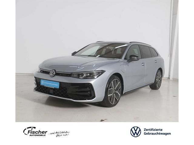 Oyster silver metallic Gebraucht 2025 VW Passat R-line Kombi | 48.980 € (Fairer Preis) - Bild 1/3