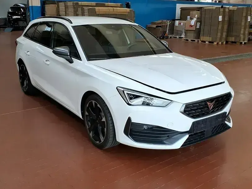 Gebraucht Cupra Leon 300 PS (220 kW) 2023 "candy" weiss Kombi