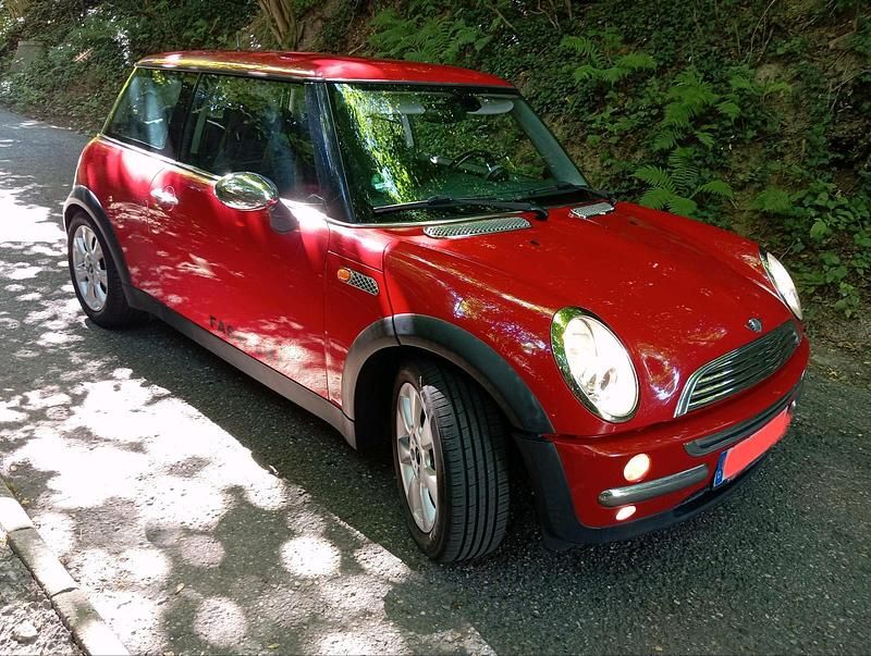 Rot Gebraucht 2004 Mini Cooper Kleinwagen | 1.350 € - Bild 1/4