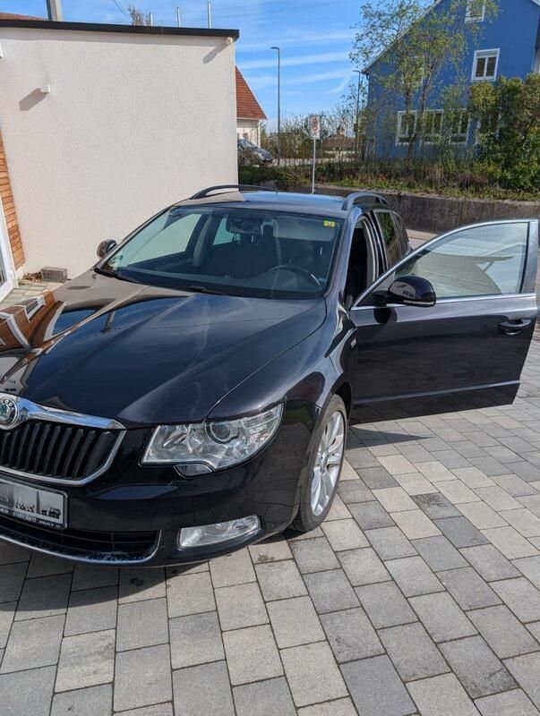 Schwarz Gebraucht 2011 Skoda Superb Kombi | 6.100 € (Guter Preis) - Bild 1/4