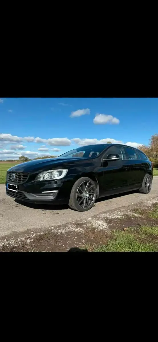 Używany Volvo V60 150 KM (110 kW) 2016 Czarny Kombi