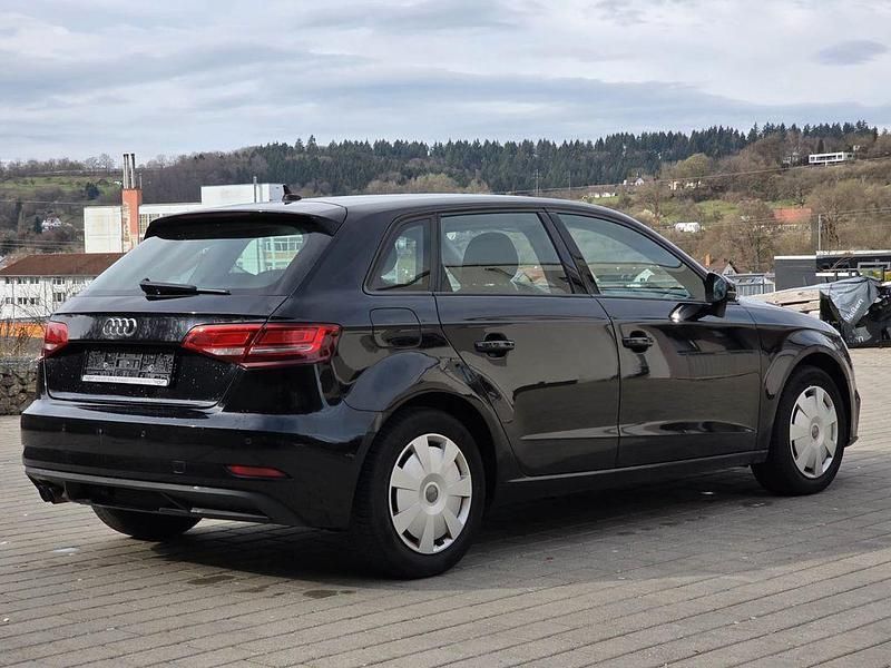 Gebraucht Audi A3 Basis 150 PS (110 kW) 2017 Schwarz Limousine