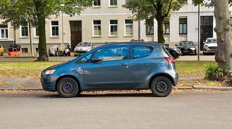 Blau Gebraucht 2009 Mitsubishi Colt Limousine | 3.100 € (Guter Preis) - Bild 1/4