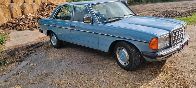 Gebraucht Mercedes 200 94 PS (69 kW) 1980 Blau Limousine