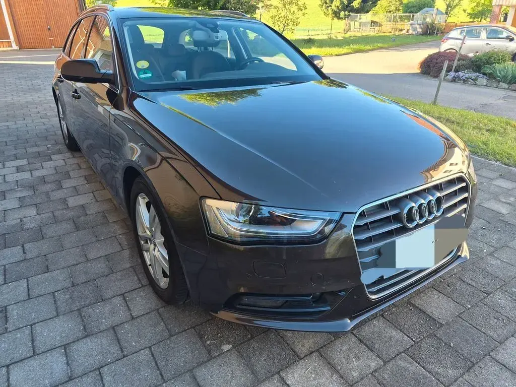 Gebraucht Audi A4 Ambiente 163 PS (119 kW) 2015 Braun Kombi