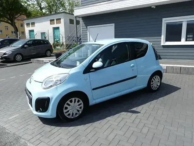 Gebraucht Citroën C1 SELECTION 68 PS (50 kW) 2013 Blau Kleinwagen