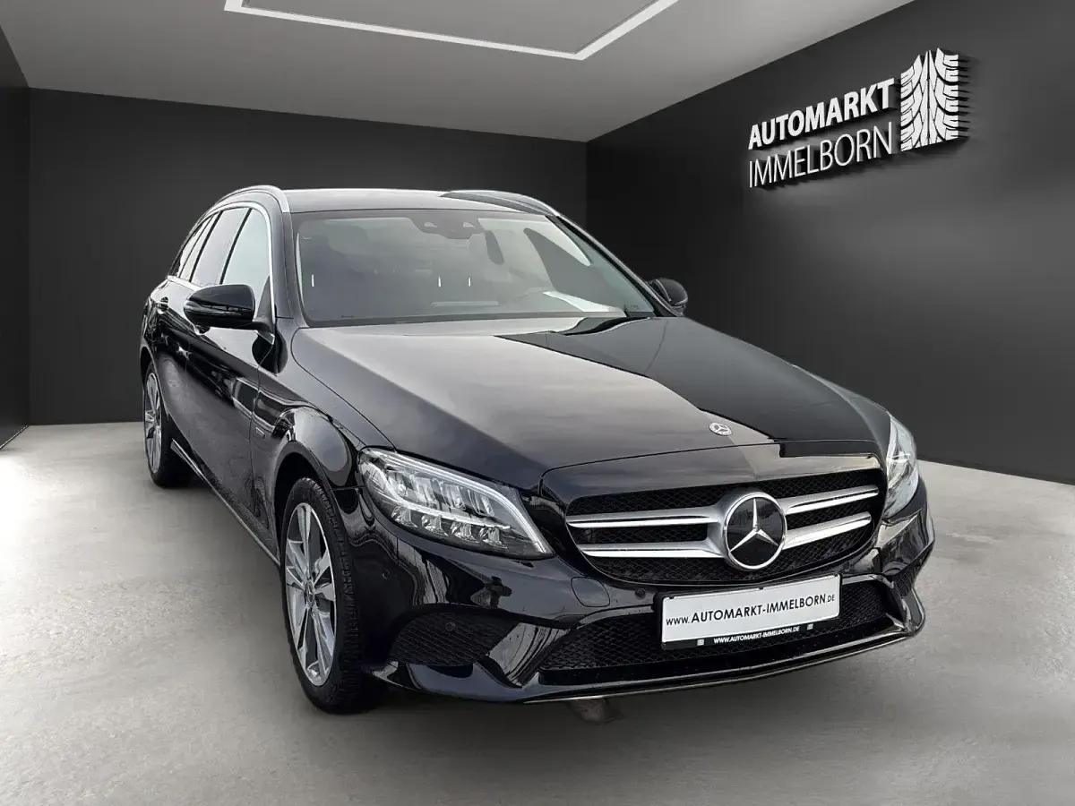 Gebraucht Mercedes C300 320 PS (235 kW) 2021 Schwarz/baltic black Kombi