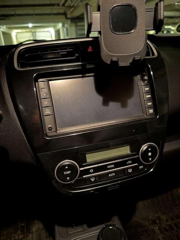 Gebraucht Mitsubishi Space Star 80 PS (58 kW) 2013 Grün Limousine